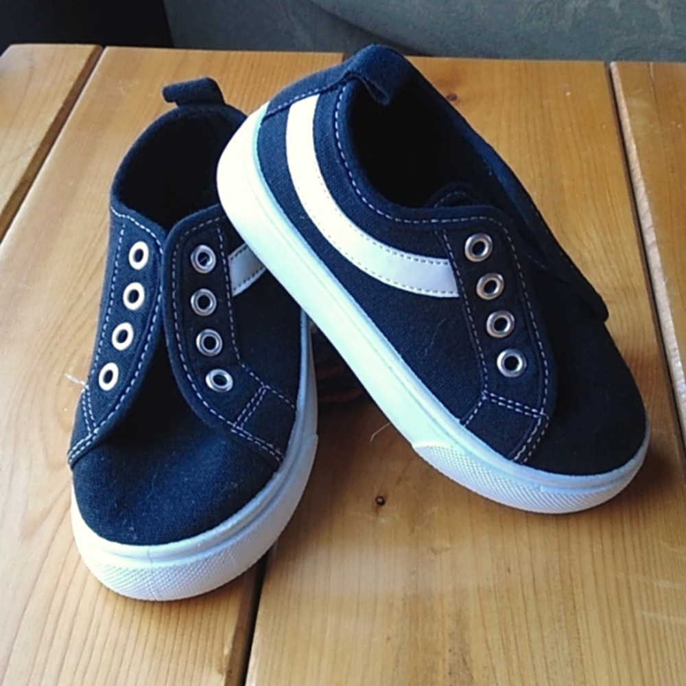 Kidgets Toddler Black Sneakers Sz 8 boys/girls